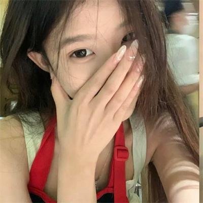 追梦的黎族女娃娃